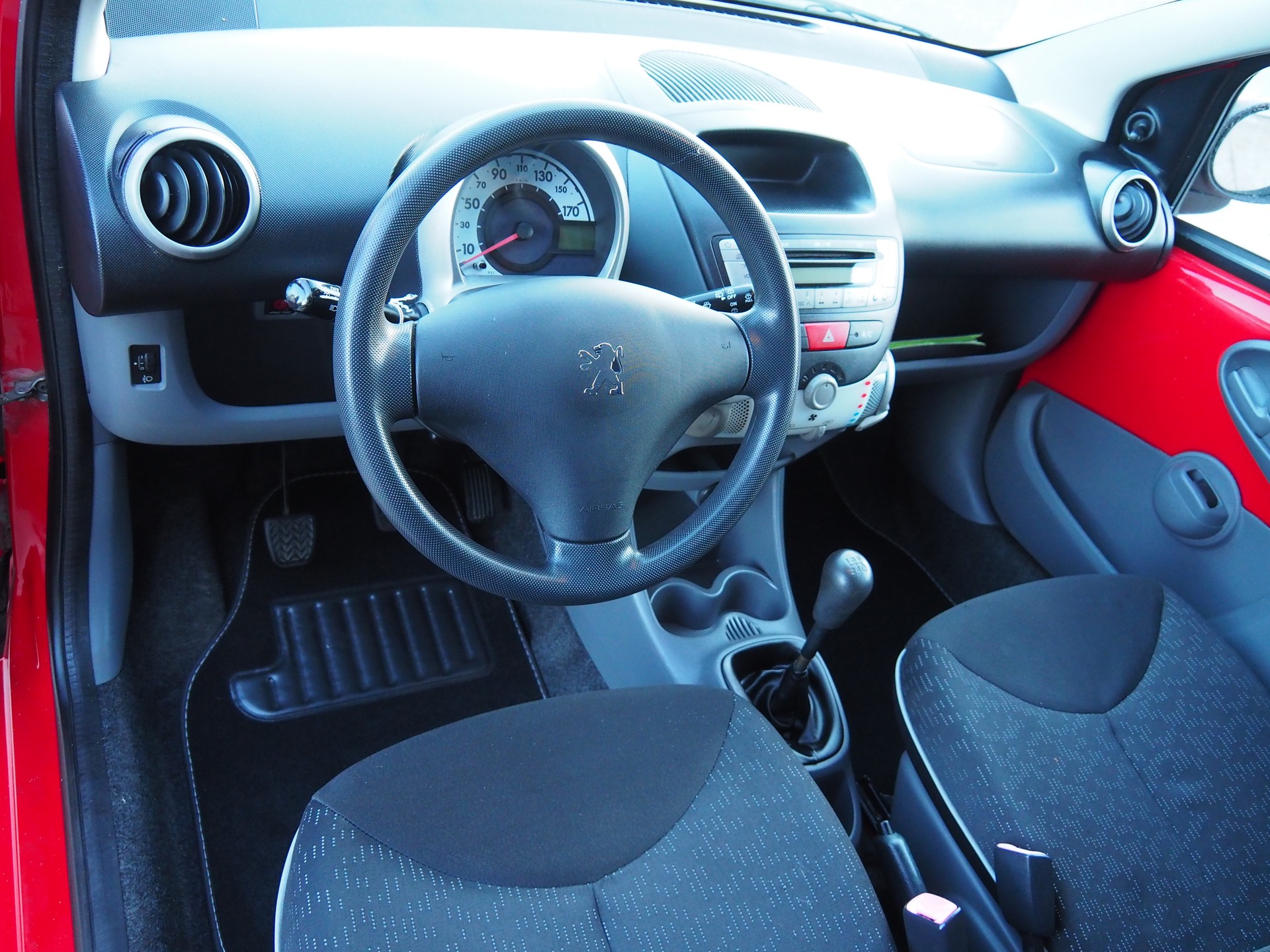 PEUGEOT 107 1.0 Trendy-image-9