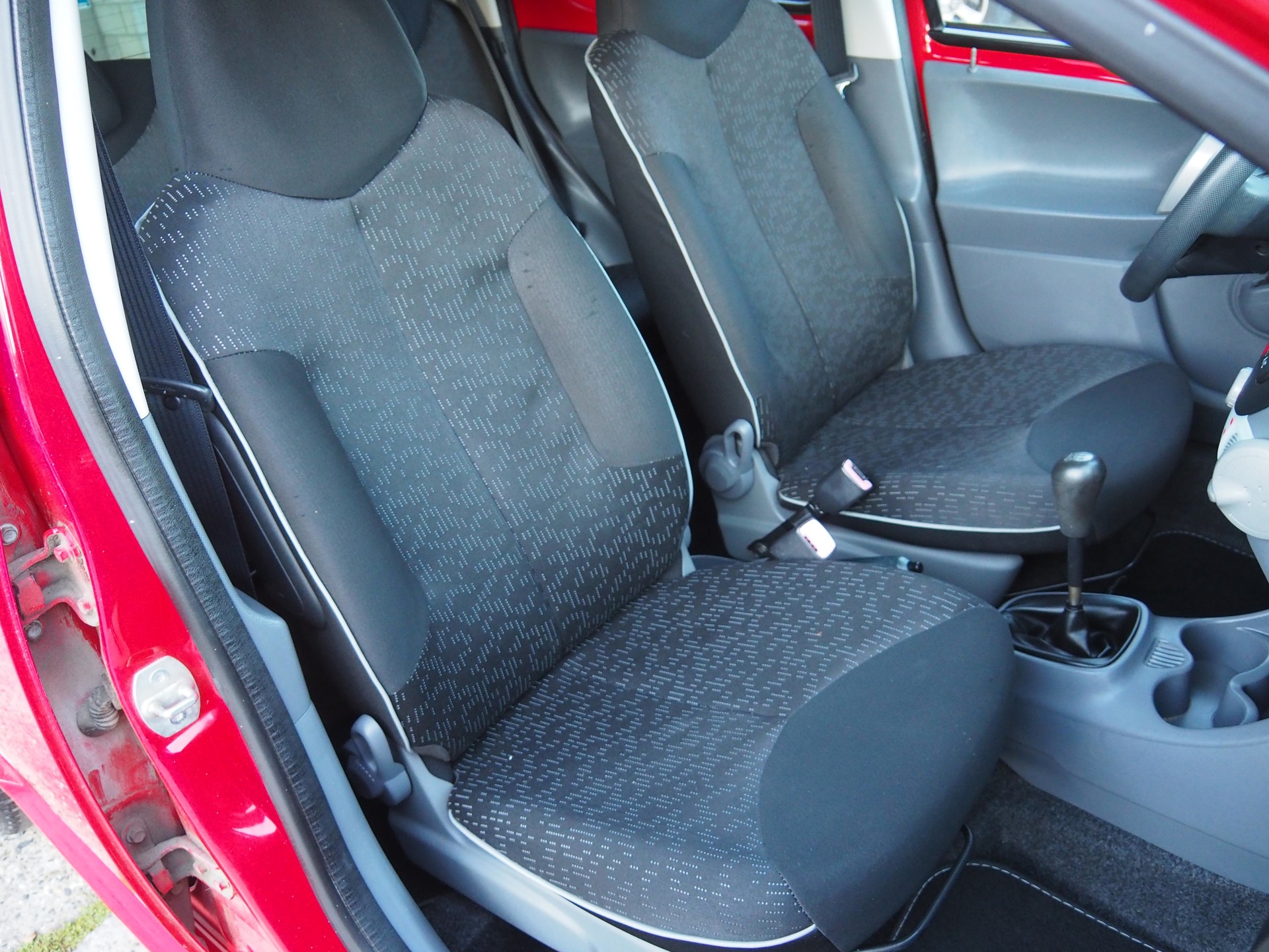 PEUGEOT 107 1.0 Trendy-image-12