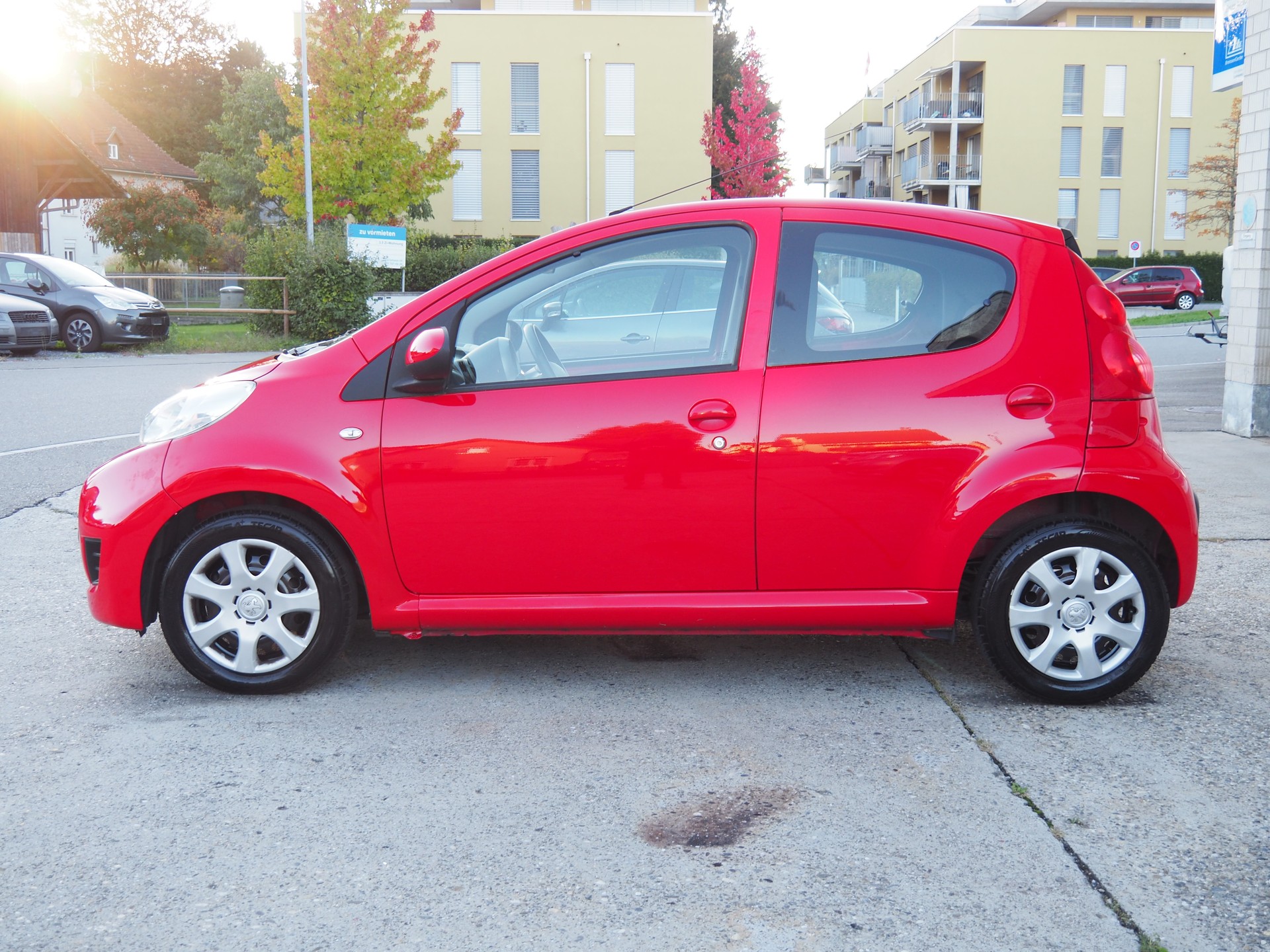 PEUGEOT 107 1.0 Trendy-image-1