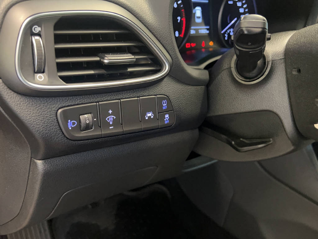 HYUNDAI i30 1.4 GDi Go-image-9