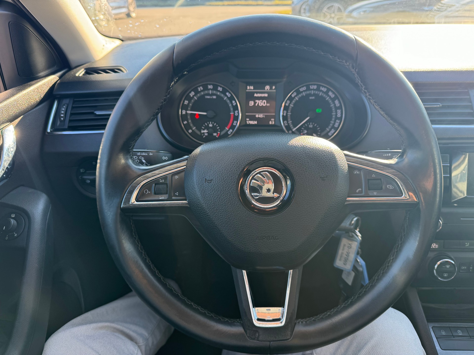SKODA Octavia Combi 2.0 TDI Scout 4x4 DSG-image-9