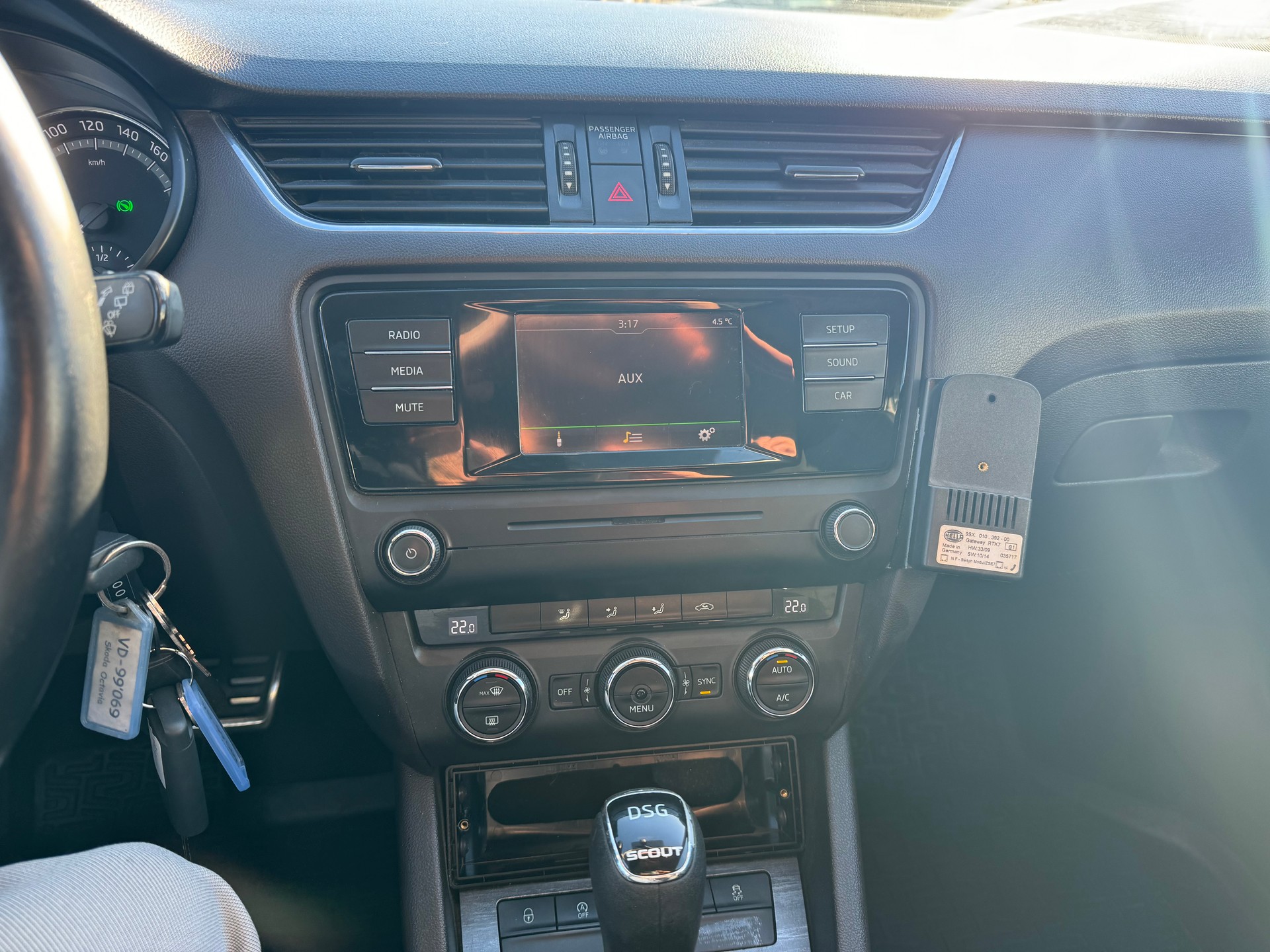 SKODA Octavia Combi 2.0 TDI Scout 4x4 DSG-image-11