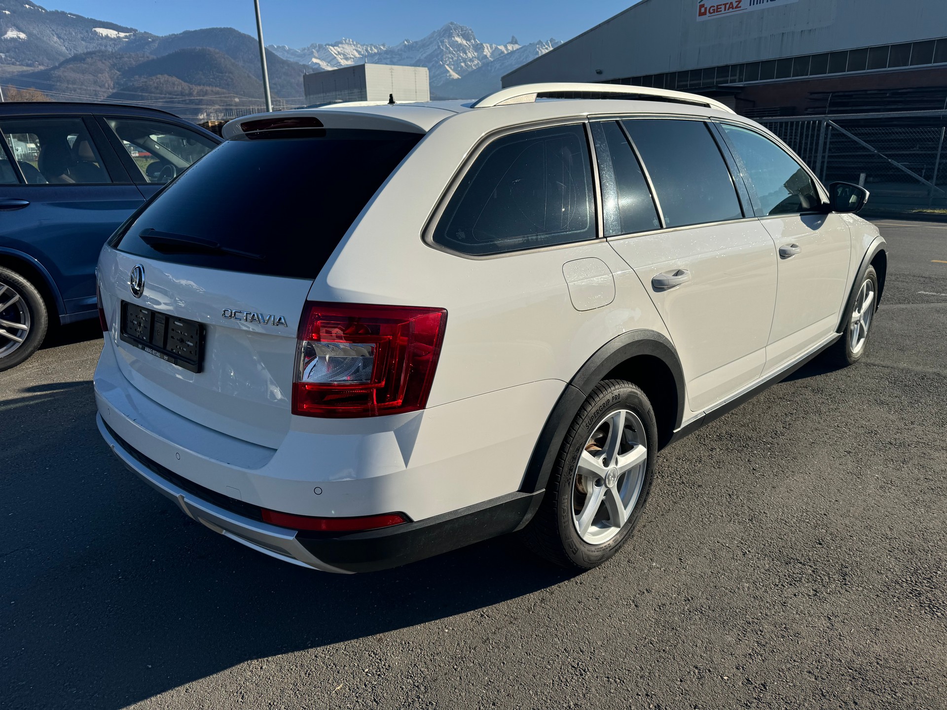 SKODA Octavia Combi 2.0 TDI Scout 4x4 DSG-image-3