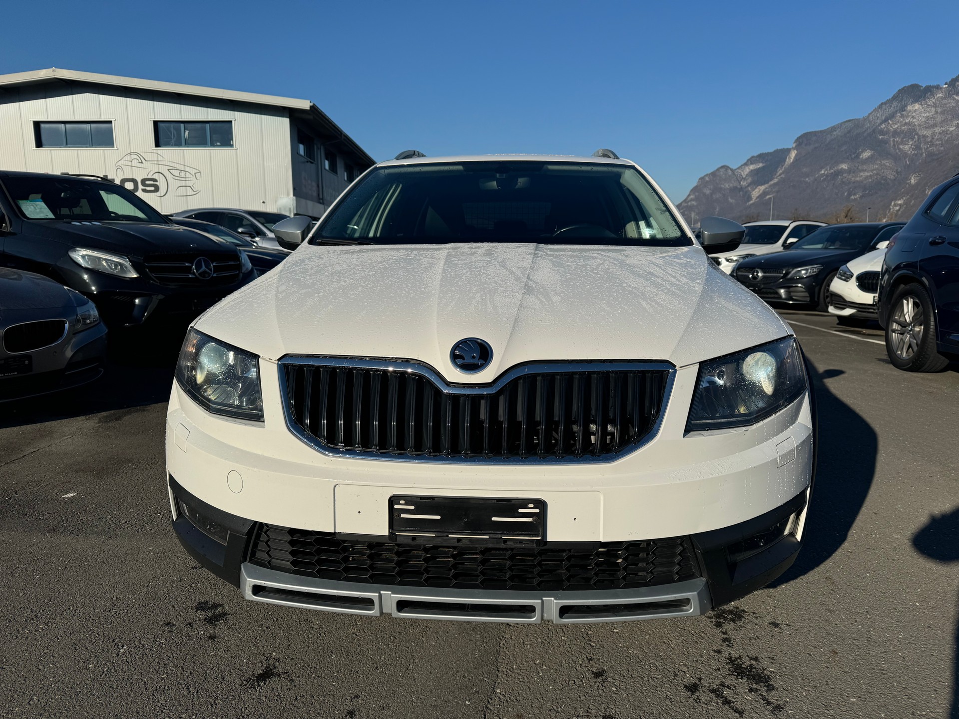 SKODA Octavia Combi 2.0 TDI Scout 4x4 DSG-image-1