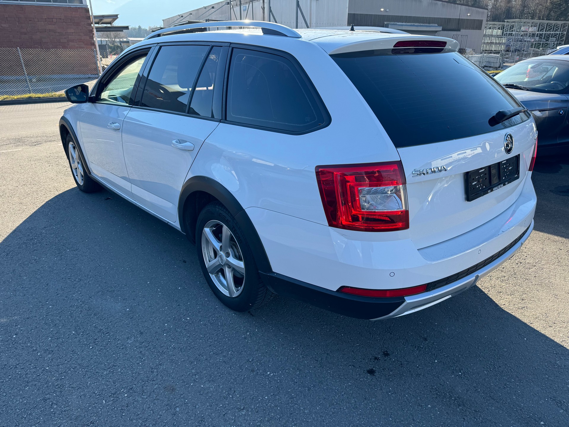 SKODA Octavia Combi 2.0 TDI Scout 4x4 DSG-image-5