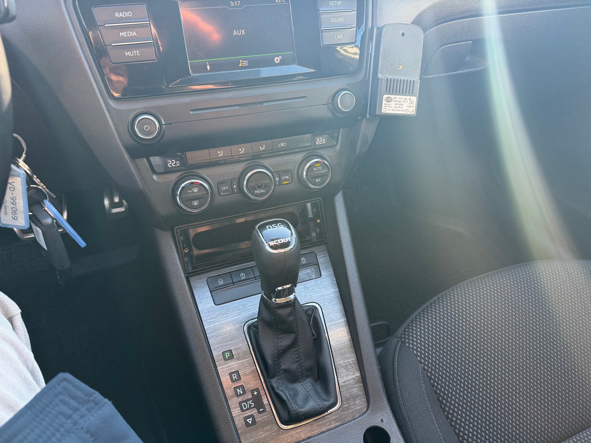 SKODA Octavia Combi 2.0 TDI Scout 4x4 DSG-image-13