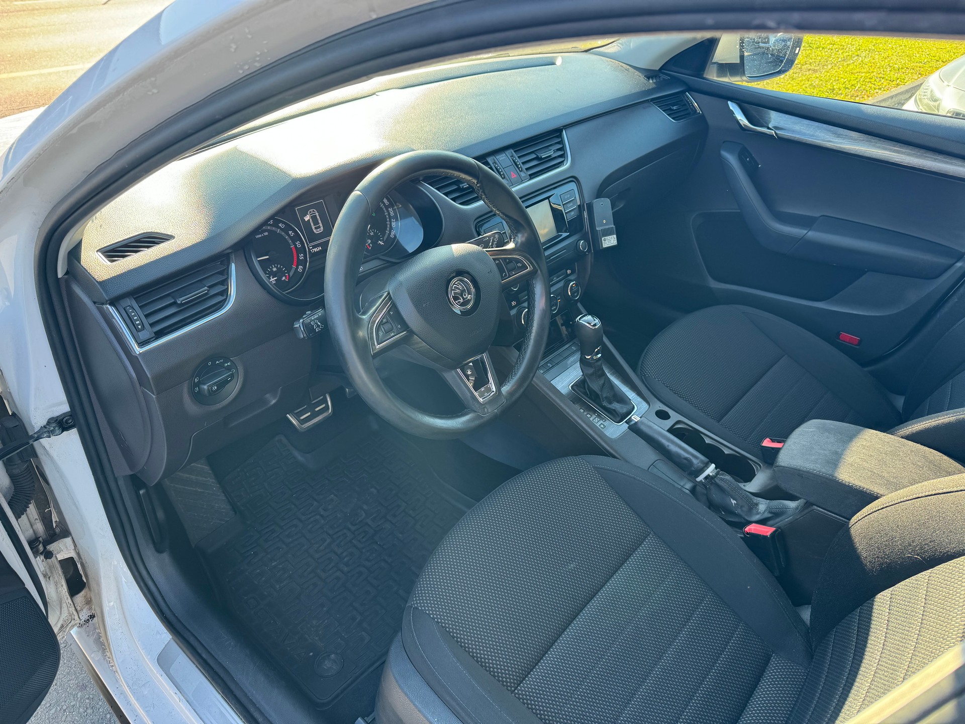 SKODA Octavia Combi 2.0 TDI Scout 4x4 DSG-image-8