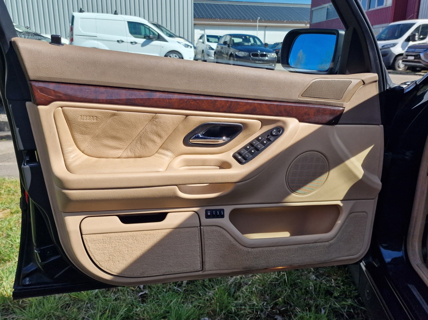 BMW 728i-image-9