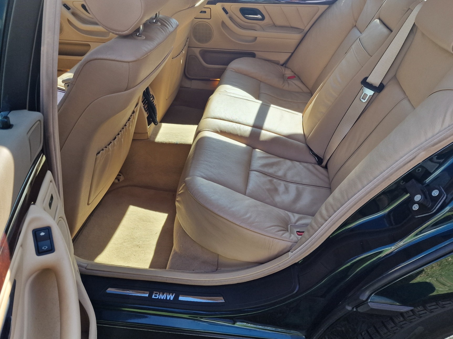 BMW 728i-image-13