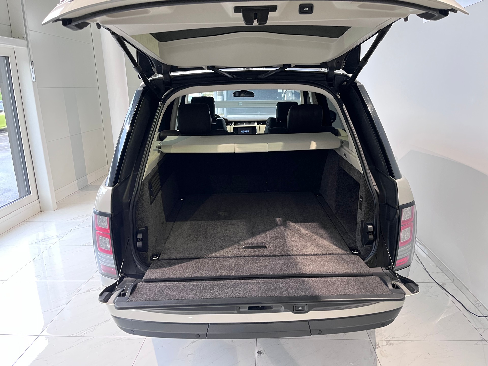 LAND ROVER Range Rover 3.0 TDV6 Vogue Automatic-image-7