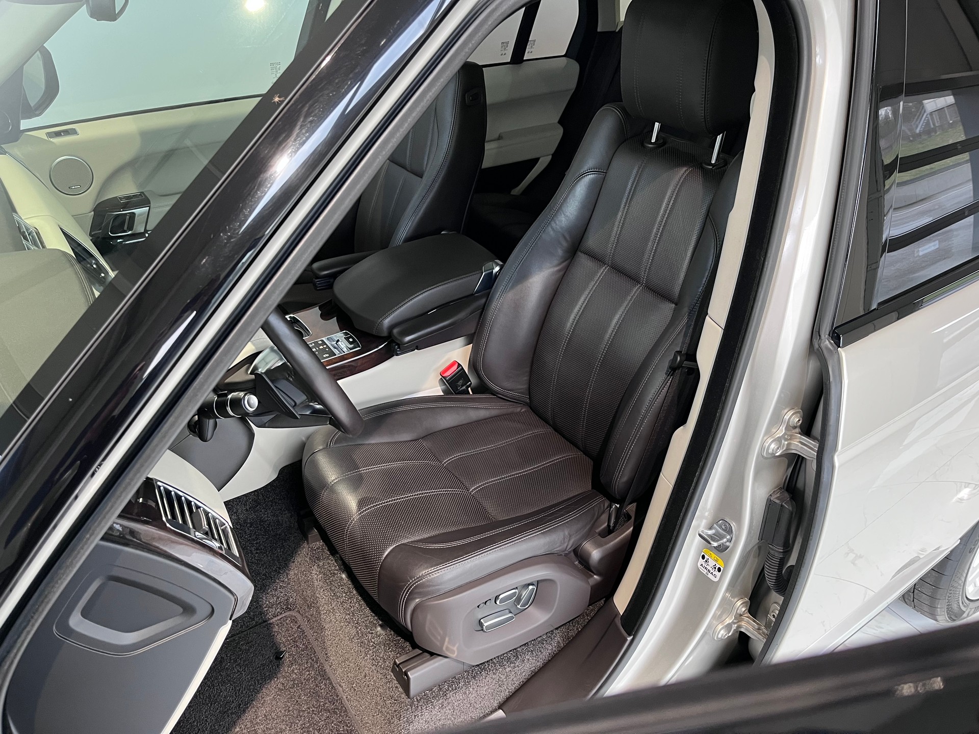 LAND ROVER Range Rover 3.0 TDV6 Vogue Automatic-image-4