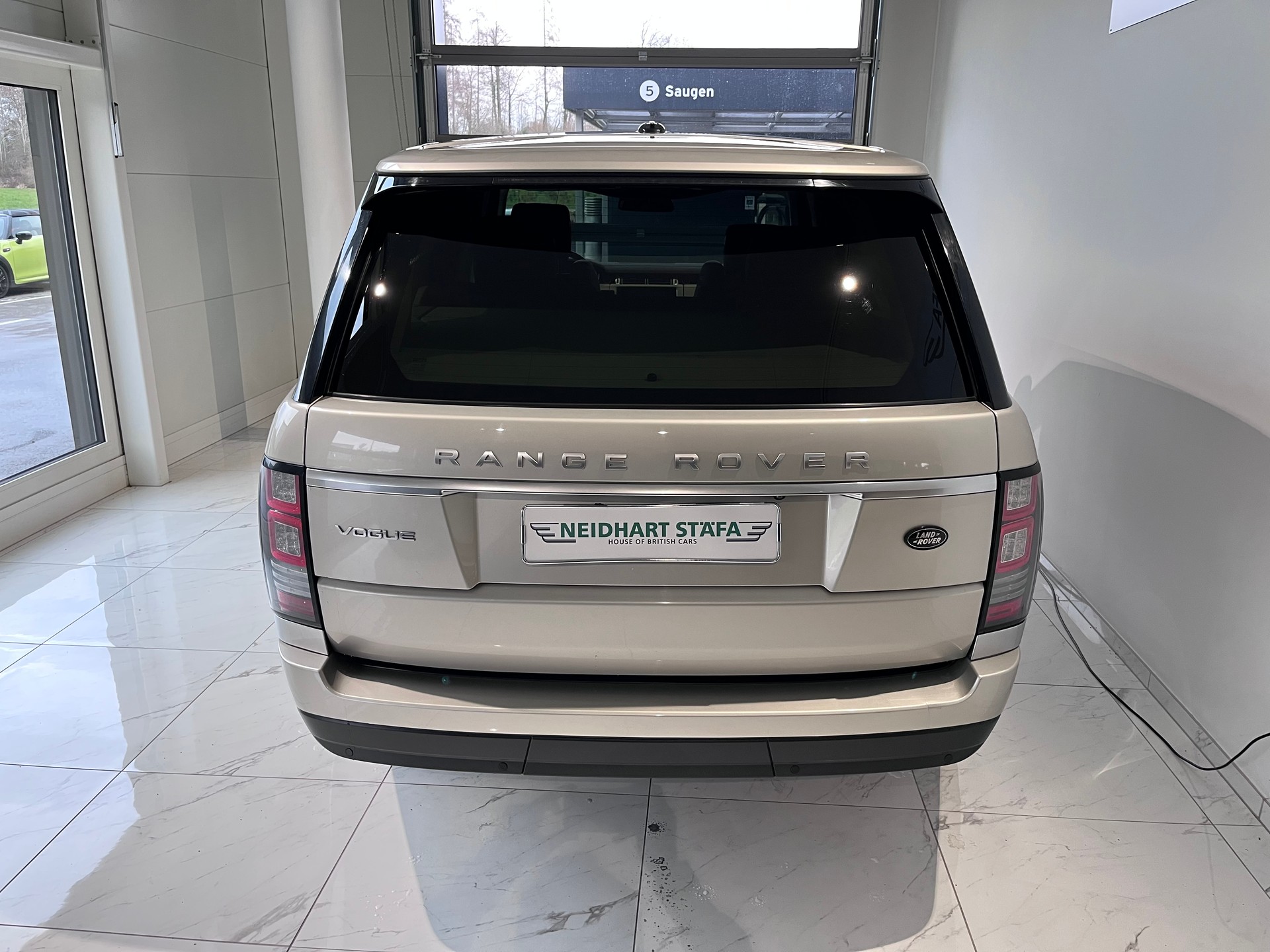 LAND ROVER Range Rover 3.0 TDV6 Vogue Automatic-image-2