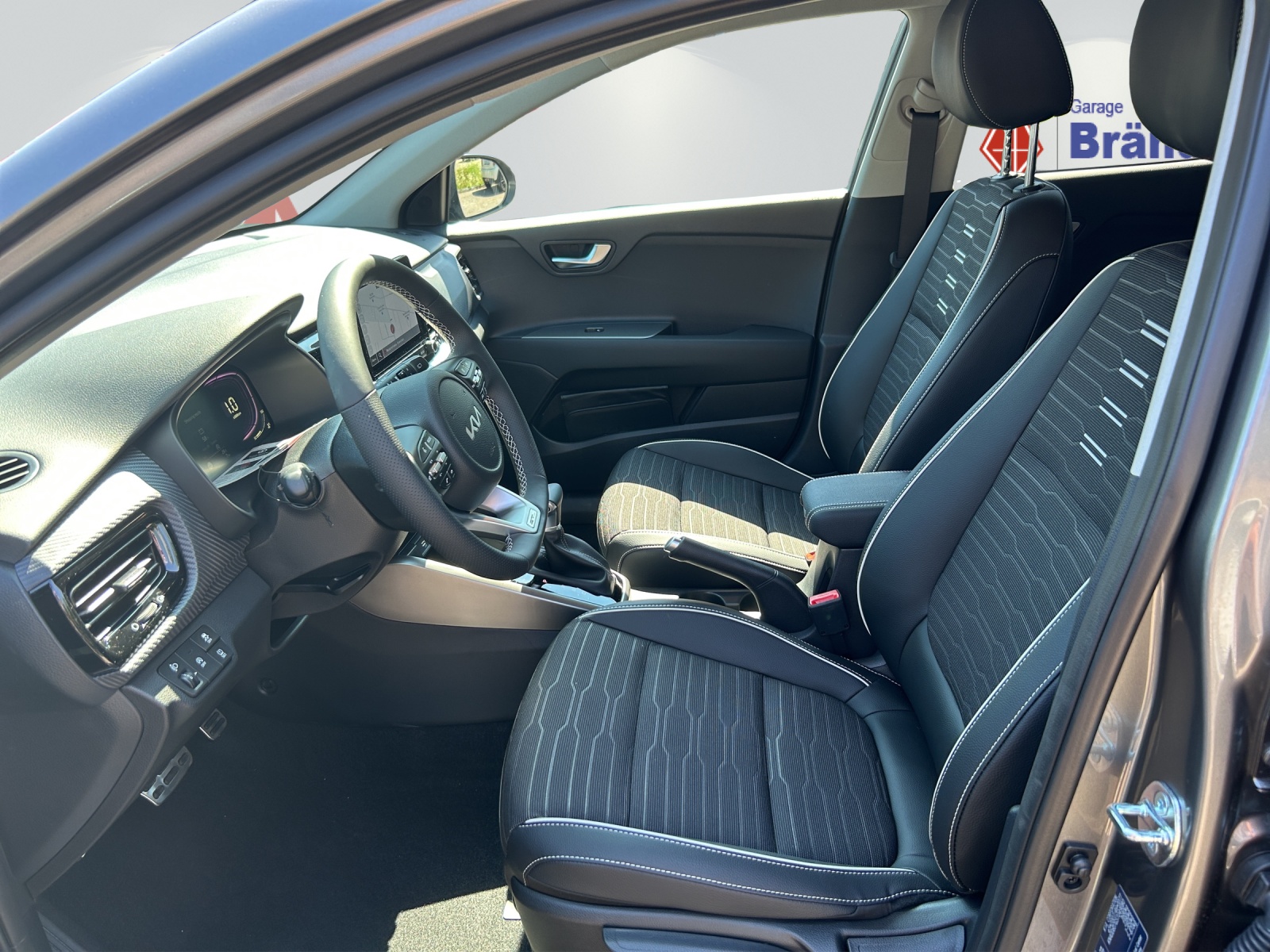 KIA Stonic 1.0 T-GDi GT-Line-image-7