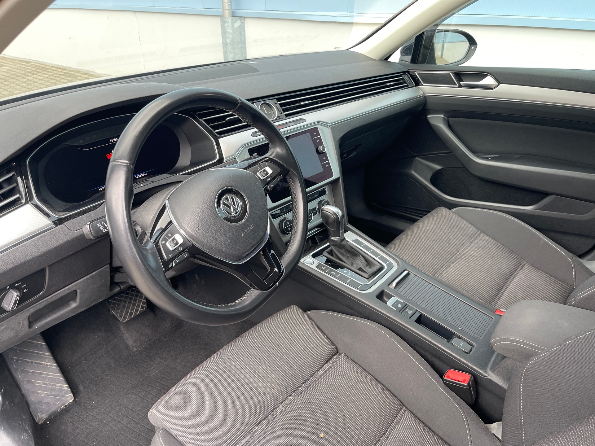 VW Passat Variant Swiss line-image-8