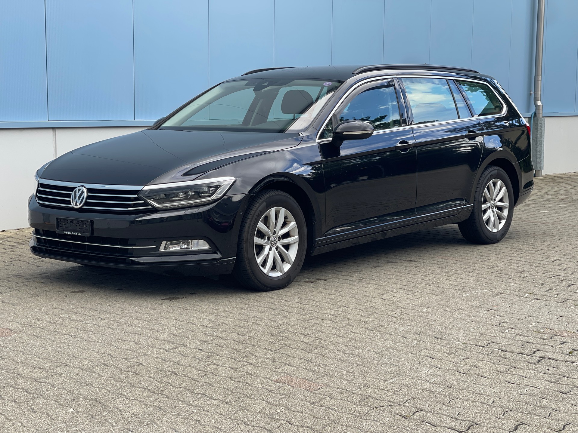 VW Passat Variant Swiss line-image-1