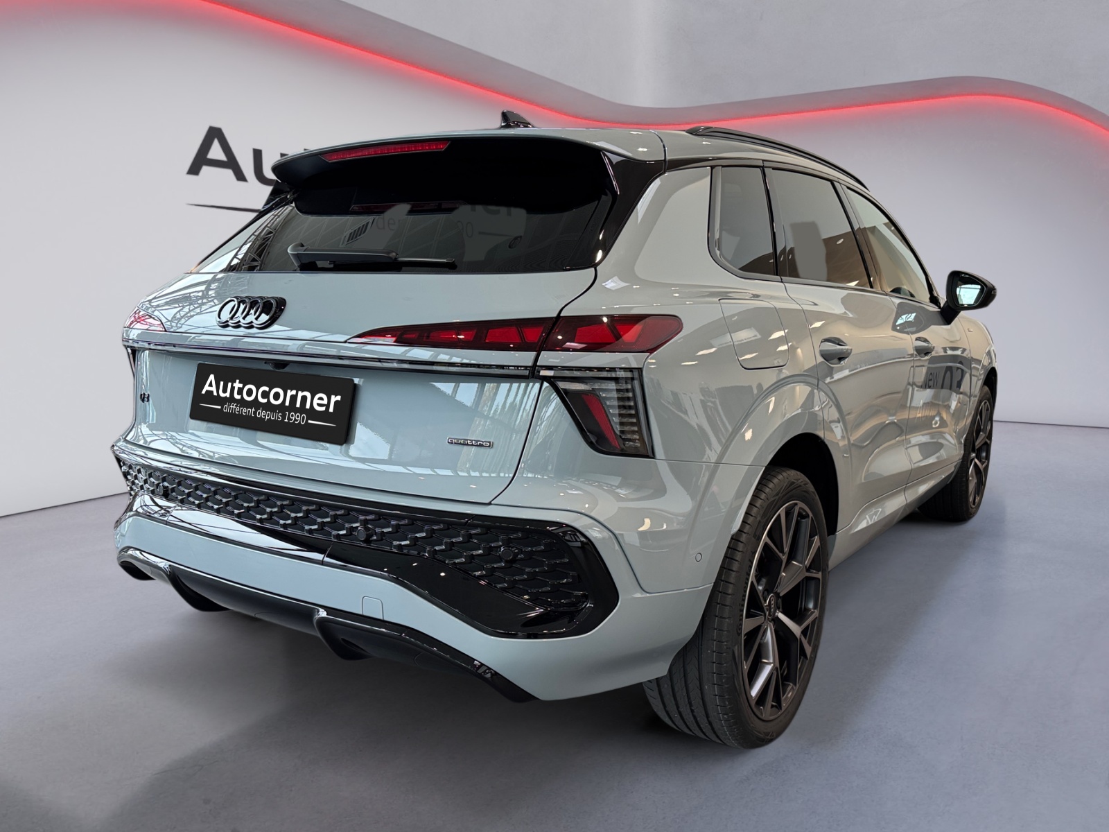 AUDI Q3 SUV TFSI quattro 195 kW S tronic-image-4