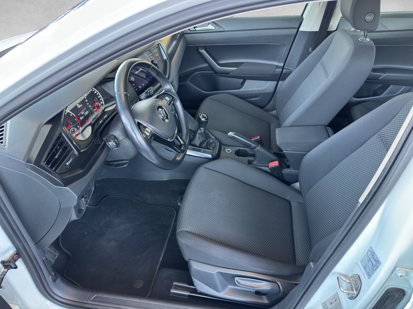 VW Polo 1.0 BMT Trendline-image-8