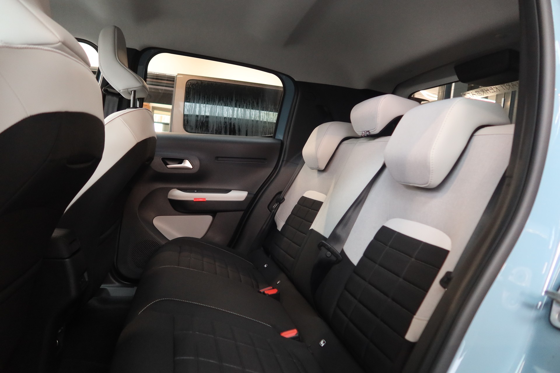 CITROEN e-C3 44kWh Max-image-10