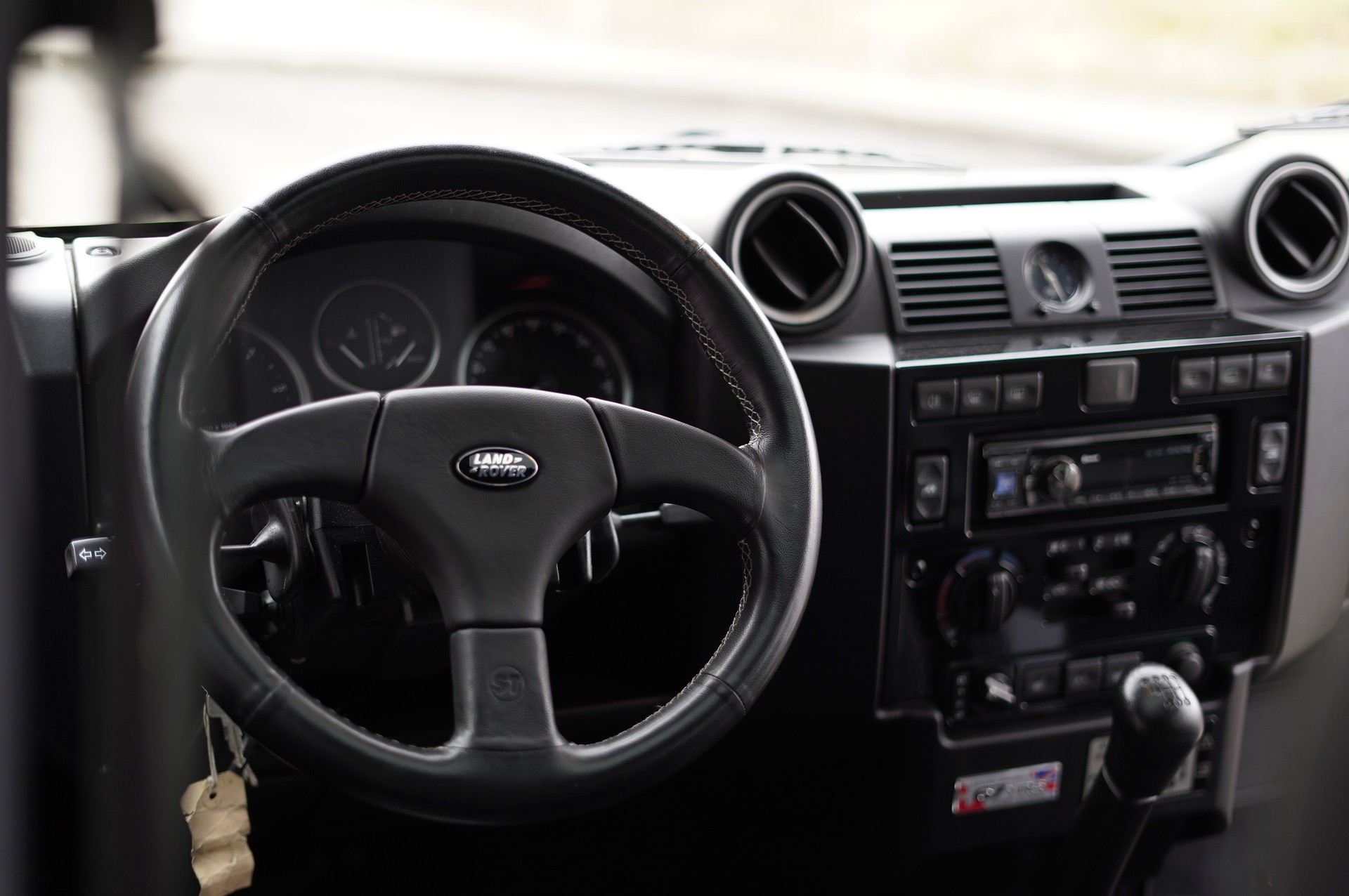 LAND ROVER Defender 110 2.2 TD4 Station Wagon Legend-image-6
