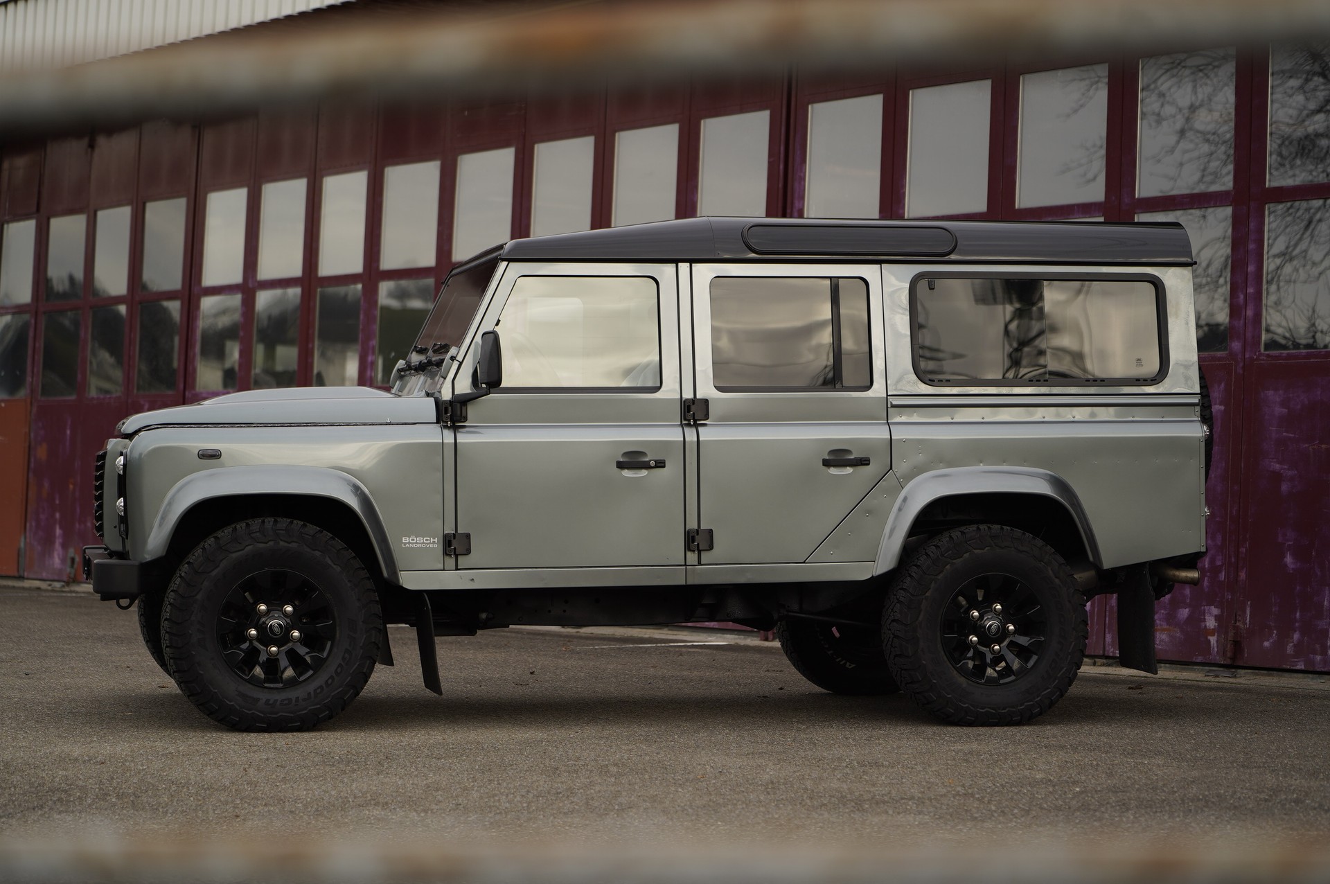 LAND ROVER Defender 110 2.2 TD4 Station Wagon Legend-image-2