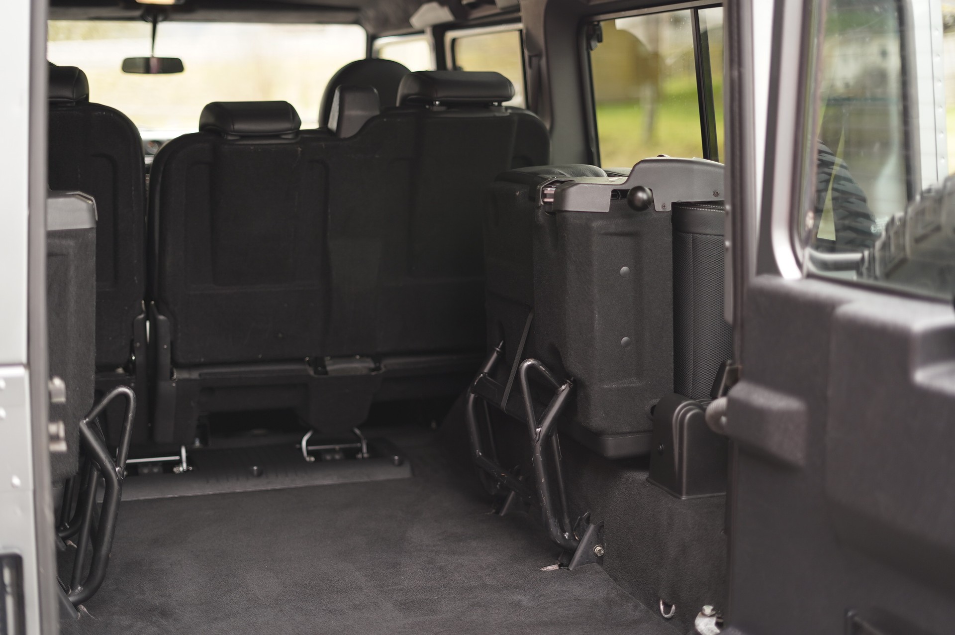 LAND ROVER Defender 110 2.2 TD4 Station Wagon Legend-image-9