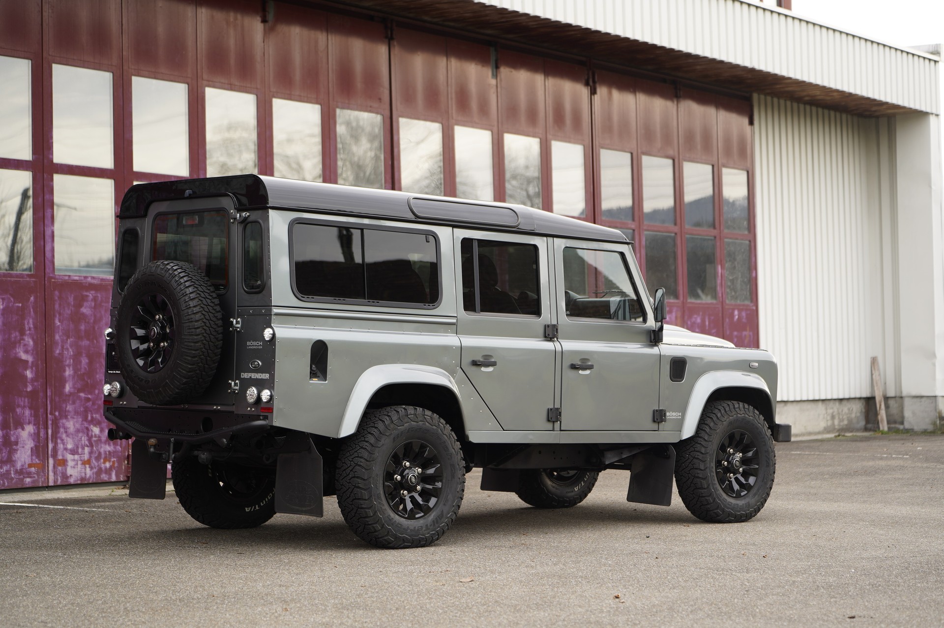 LAND ROVER Defender 110 2.2 TD4 Station Wagon Legend-image-4