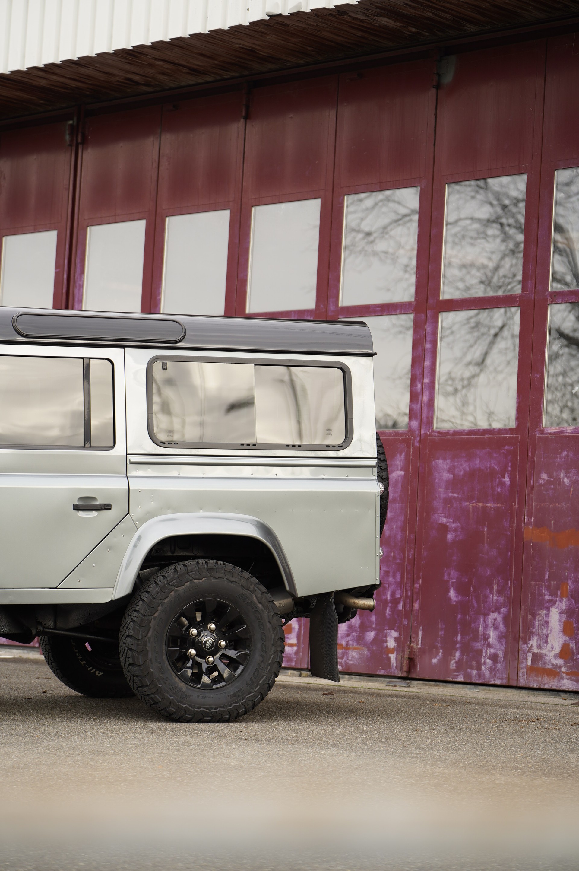 LAND ROVER Defender 110 2.2 TD4 Station Wagon Legend-image-5
