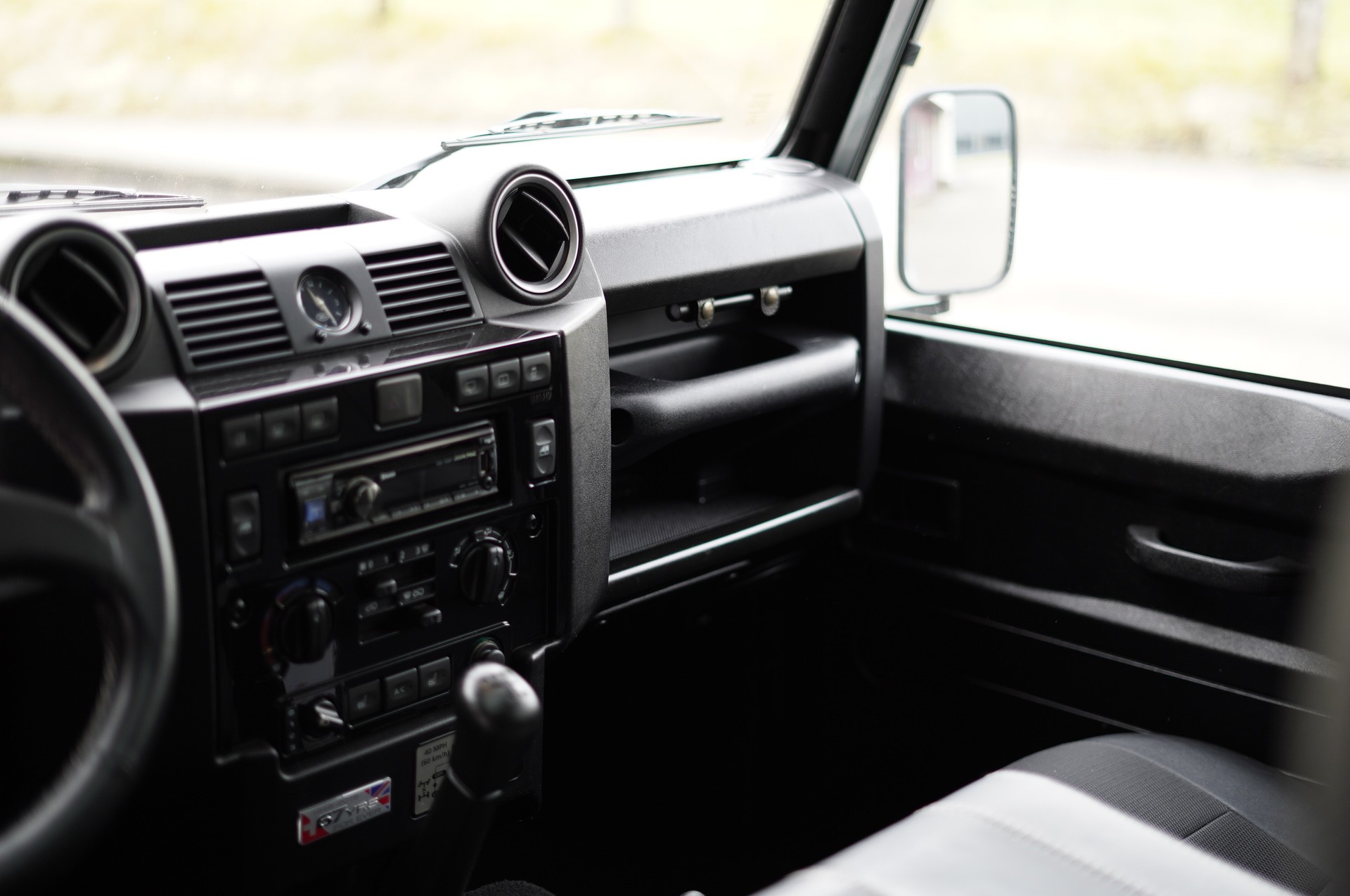 LAND ROVER Defender 110 2.2 TD4 Station Wagon Legend-image-7