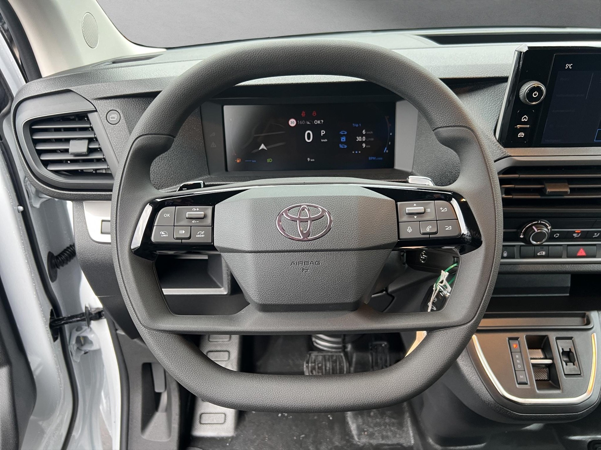TOYOTA PROACE Van L1 2.0 D Advanced-image-4