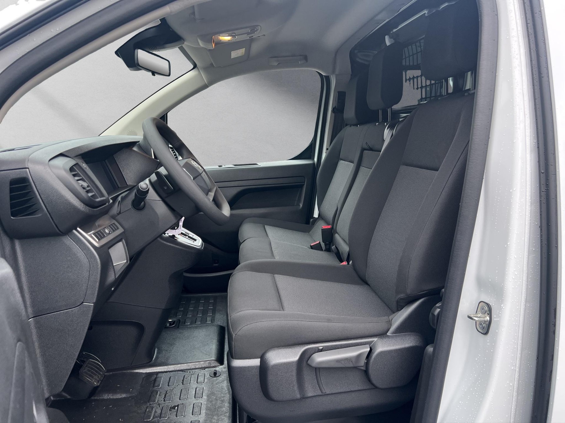 TOYOTA PROACE Van L1 2.0 D Advanced-image-8