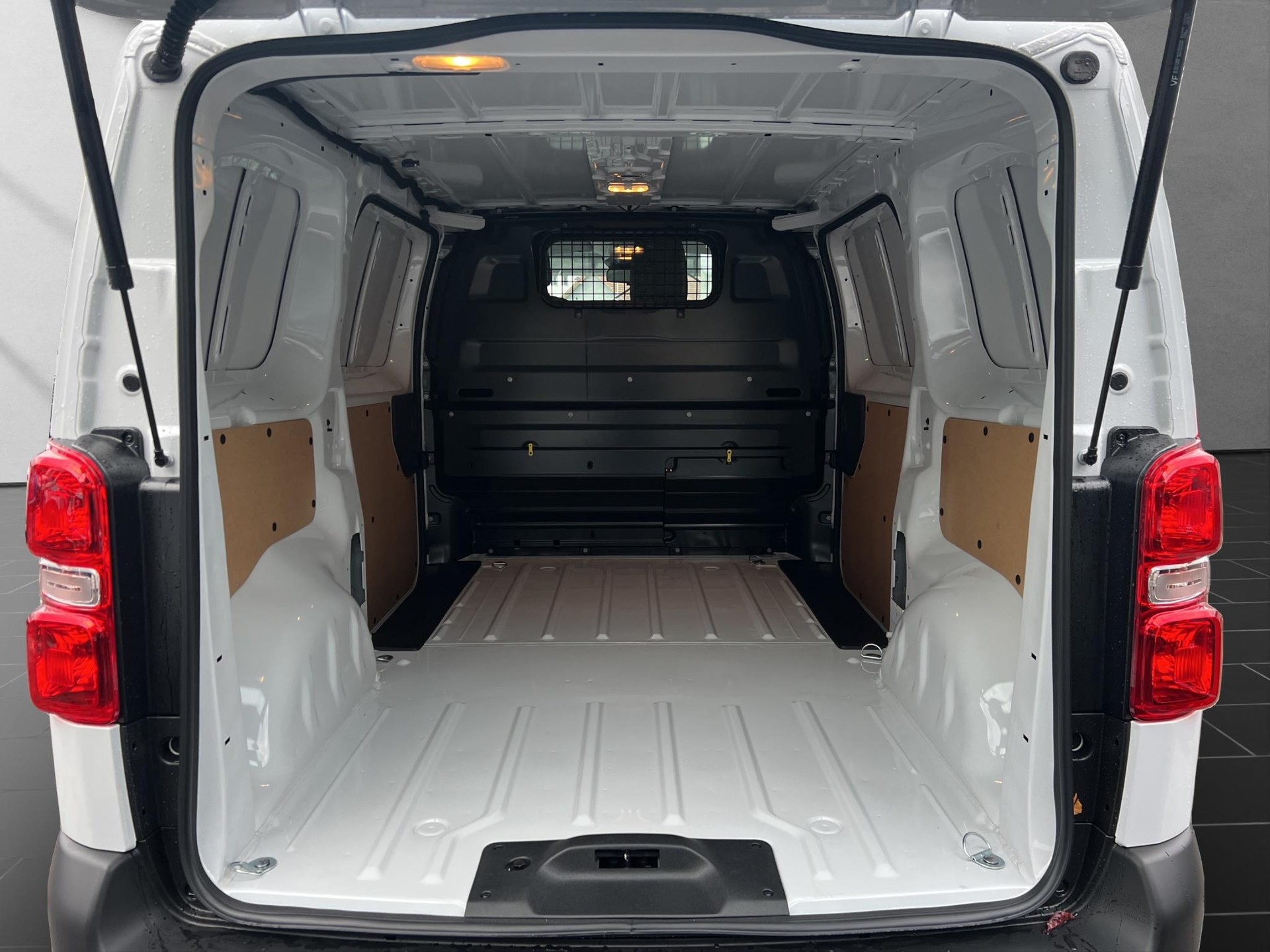 TOYOTA PROACE Van L1 2.0 D Advanced-image-9