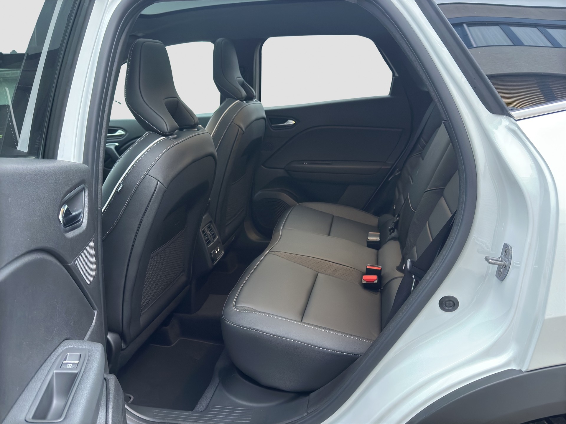 MITSUBISHI Grandis 1.8 HEV Instyle-image-11