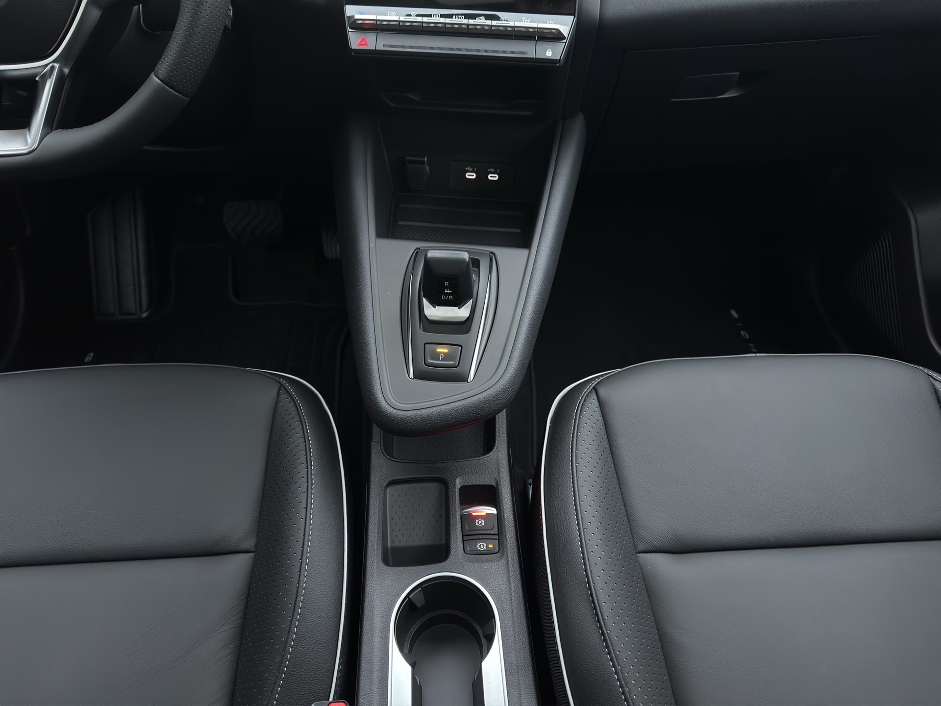MITSUBISHI Grandis 1.8 HEV Instyle-image-13