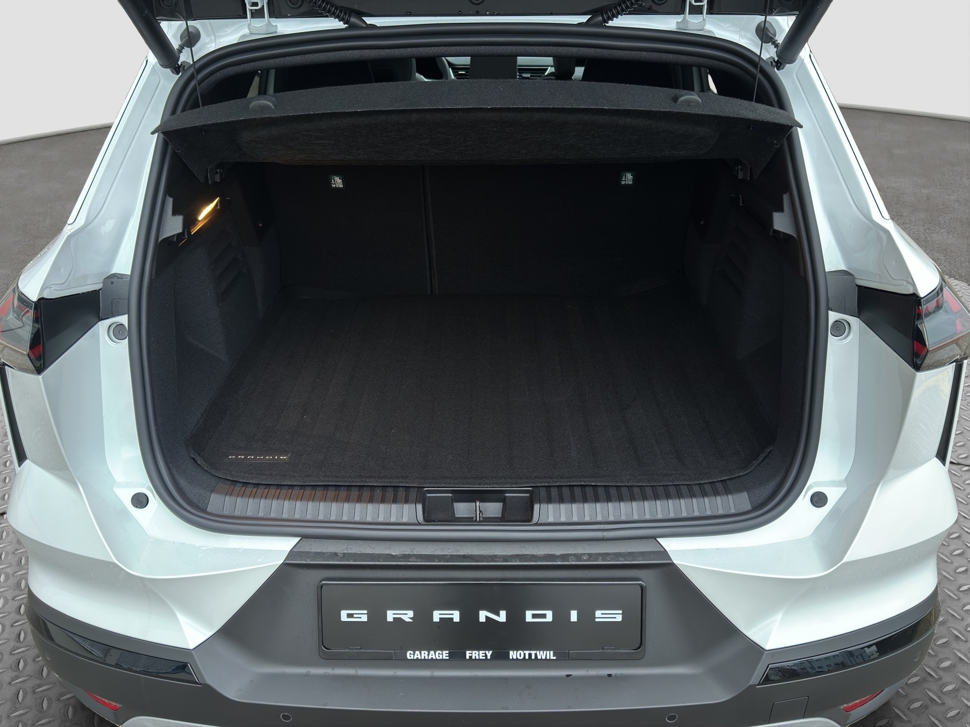 MITSUBISHI Grandis 1.8 HEV Instyle-image-17