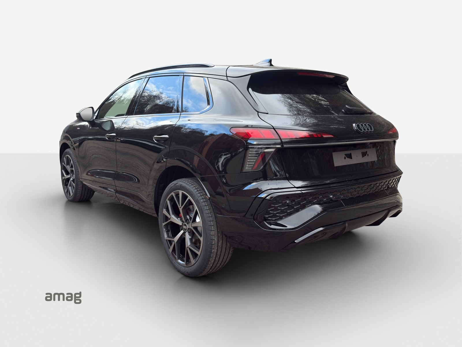 AUDI Q3 SUV 110 kW TFSI S tronic-image-2