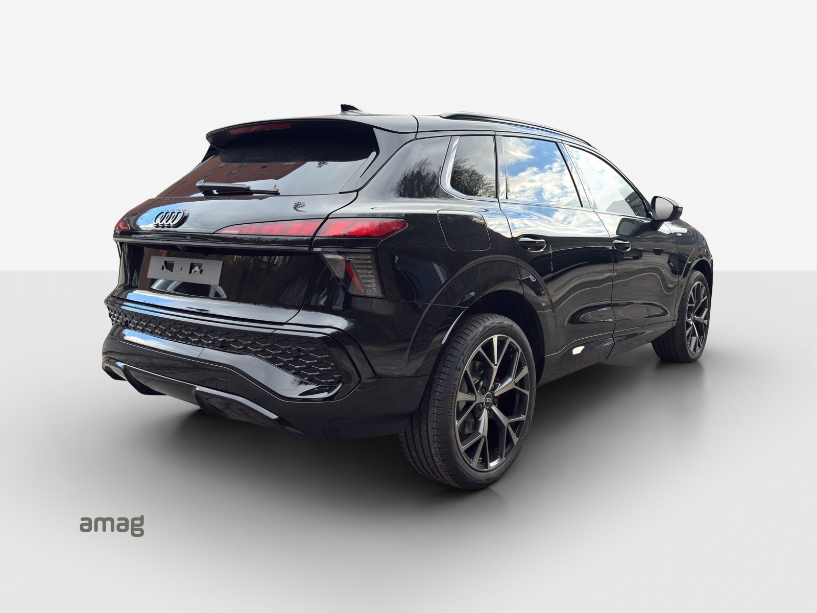 AUDI Q3 SUV 110 kW TFSI S tronic-image-4