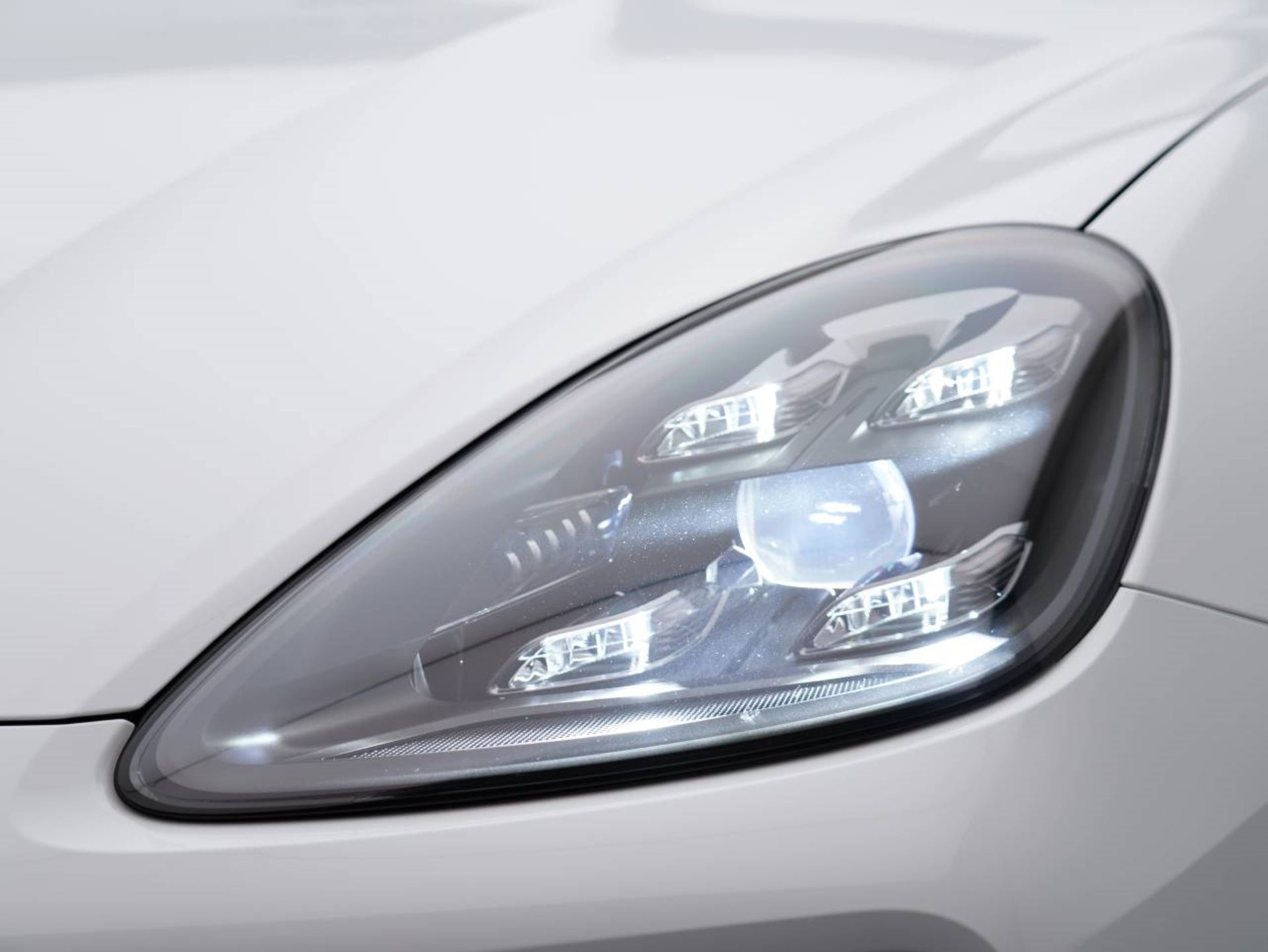 PORSCHE Cayenne E-Hybrid Coupé Platinum Edition-image-12