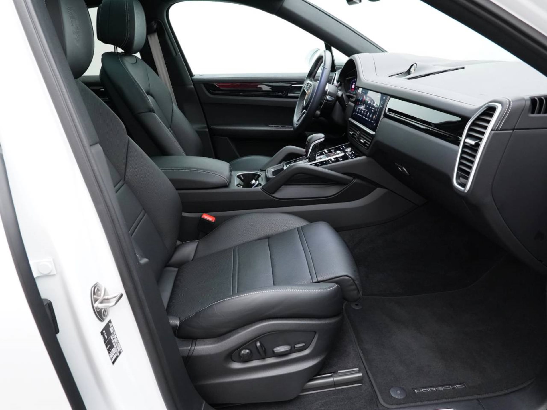 PORSCHE Cayenne E-Hybrid Coupé Platinum Edition-image-25