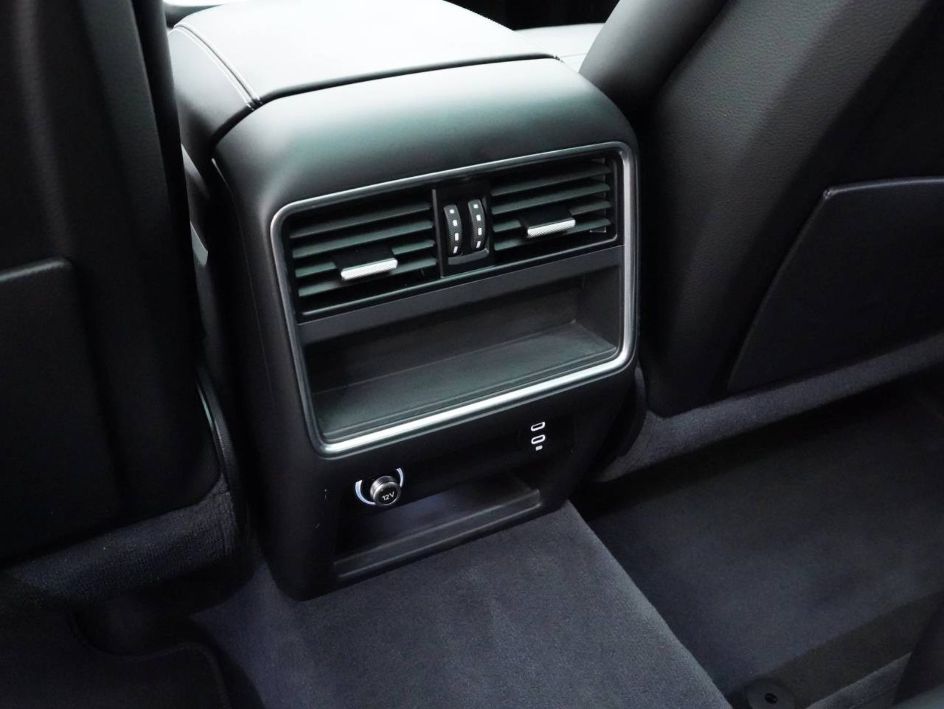 PORSCHE Cayenne E-Hybrid Coupé Platinum Edition-image-29