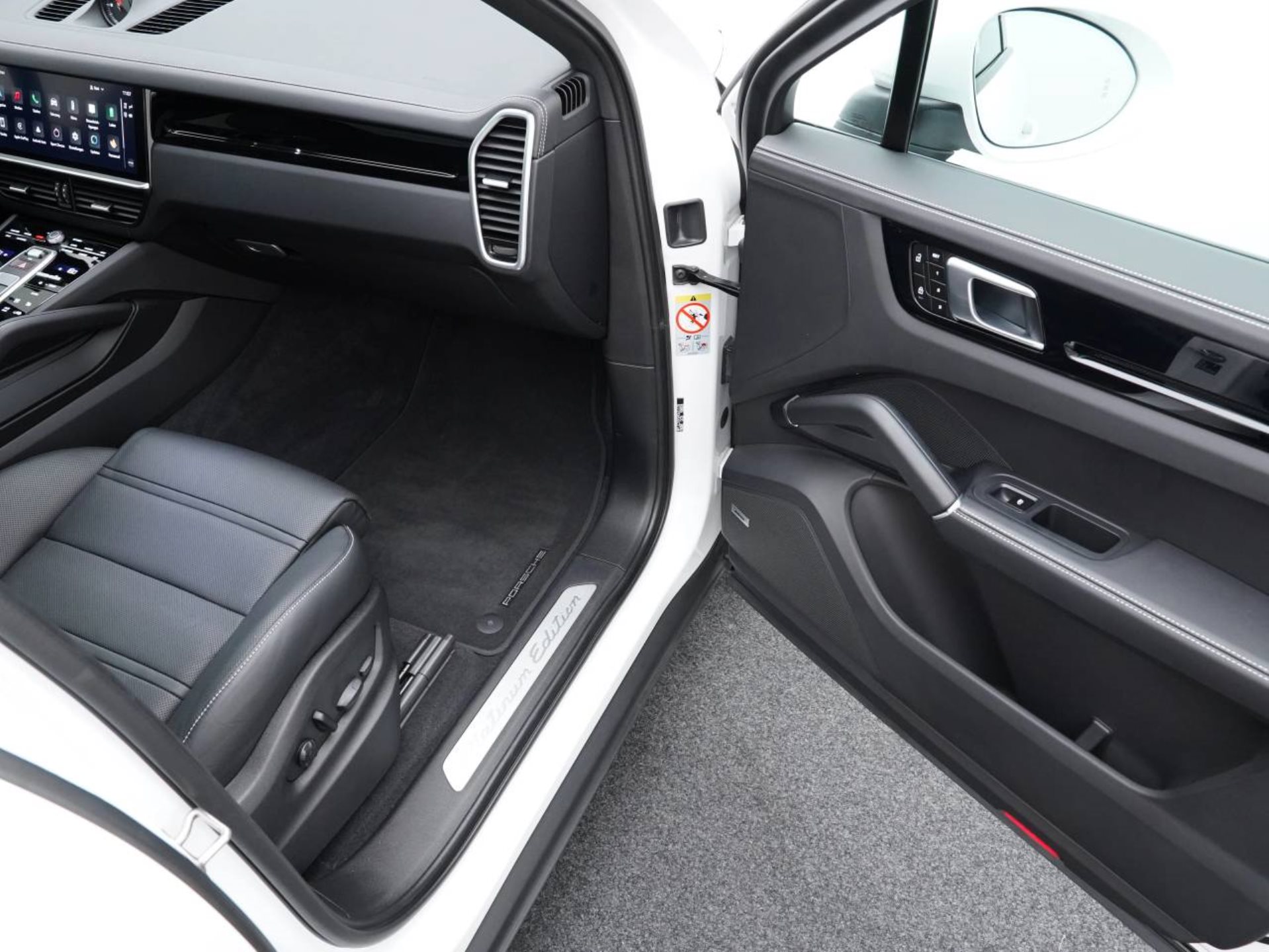 PORSCHE Cayenne E-Hybrid Coupé Platinum Edition-image-23