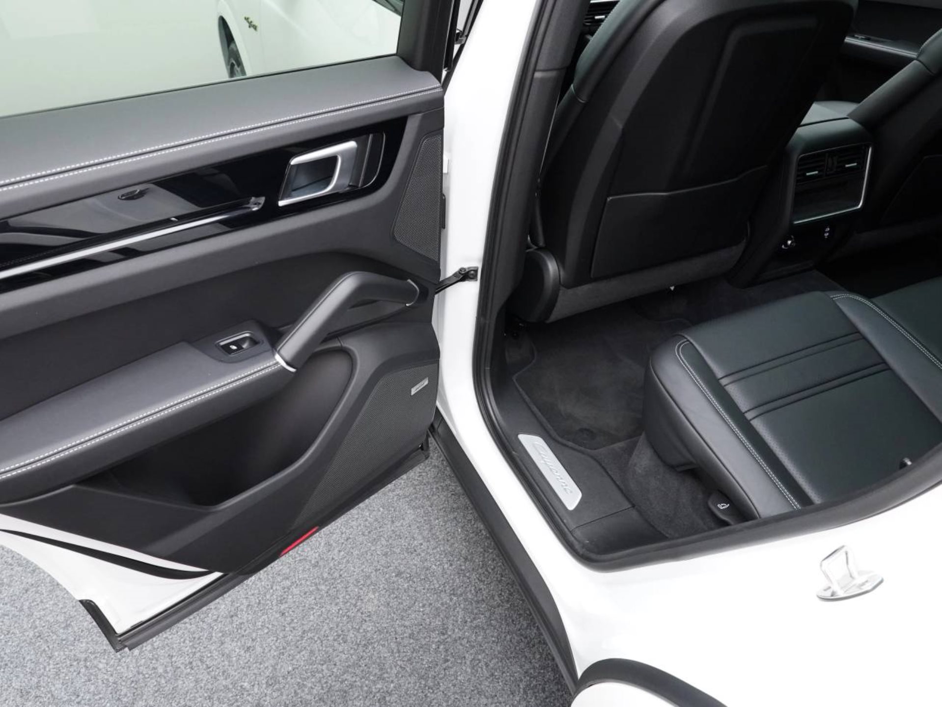 PORSCHE Cayenne E-Hybrid Coupé Platinum Edition-image-27