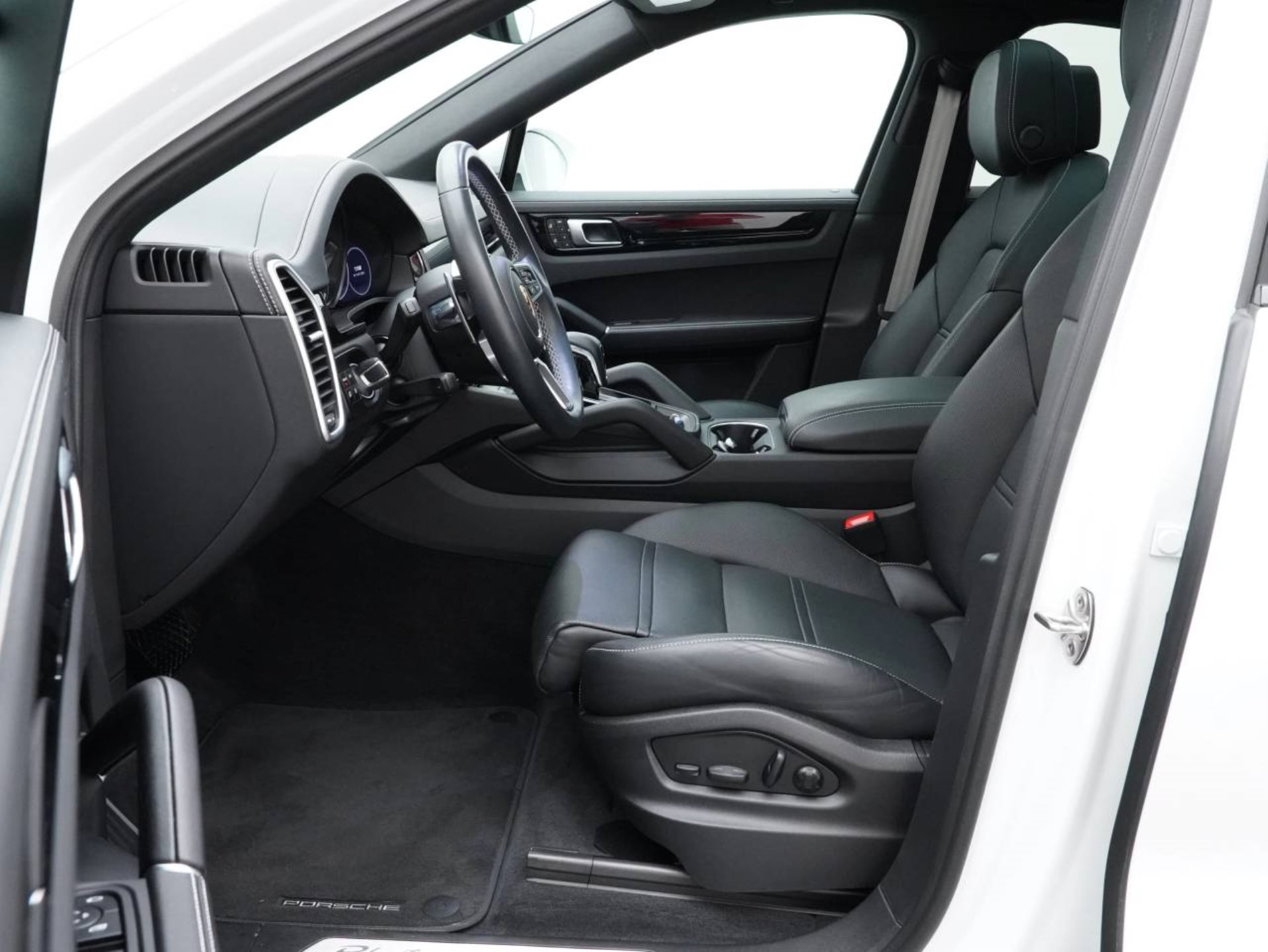 PORSCHE Cayenne E-Hybrid Coupé Platinum Edition-image-4