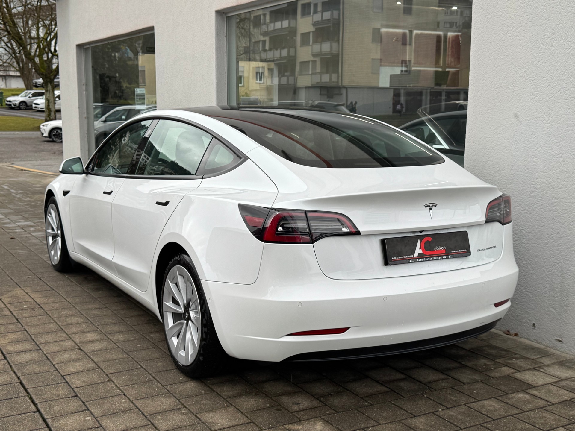 TESLA Model 3 Long Range Dual Motor AWD-image-1