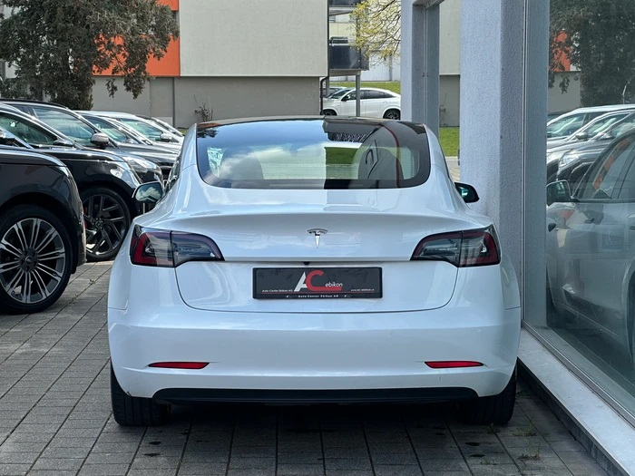 TESLA Model 3-image-2