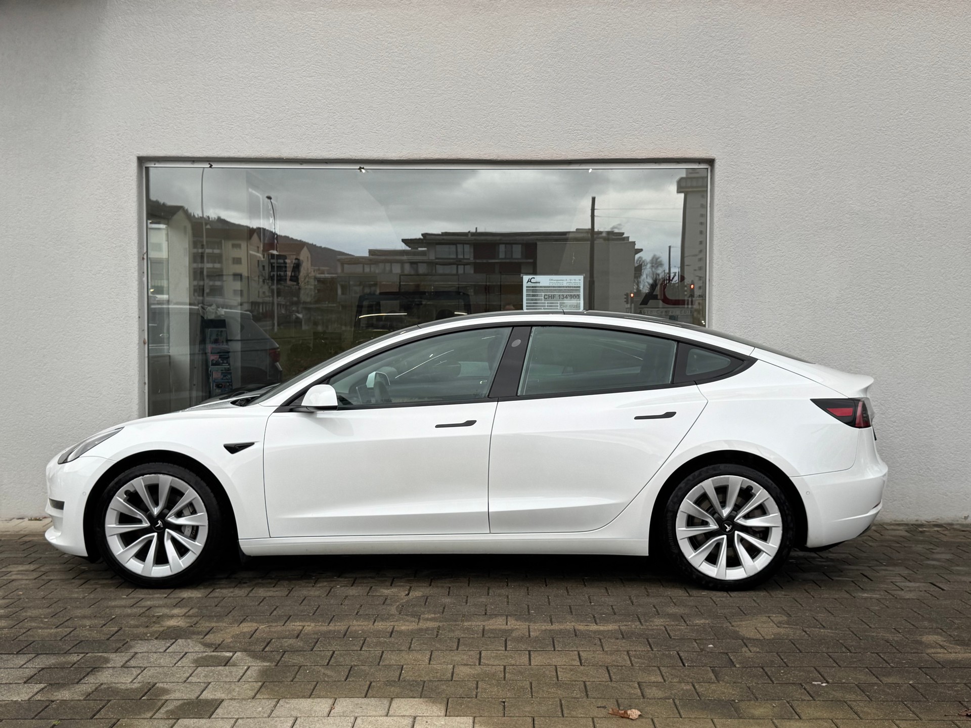 TESLA Model 3 Long Range Dual Motor AWD-image-4