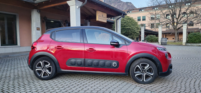CITROEN C3 1.2i PureTech Shine-image-2