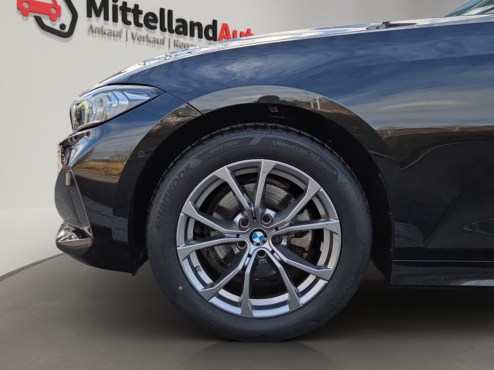 BMW 320d xDrive 48V Touring Steptronic-image-5