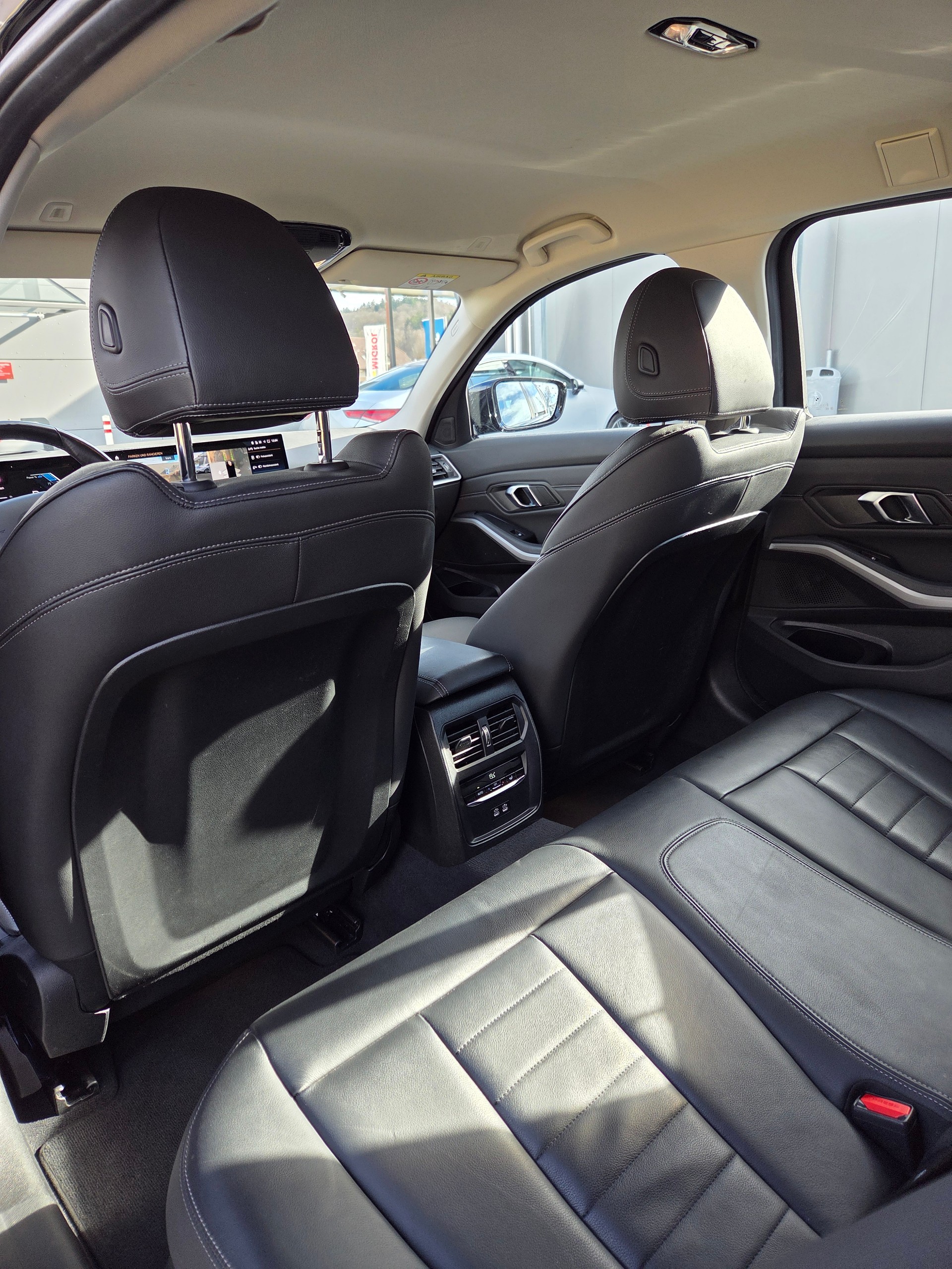 BMW 320d xDrive 48V Touring Steptronic-image-9