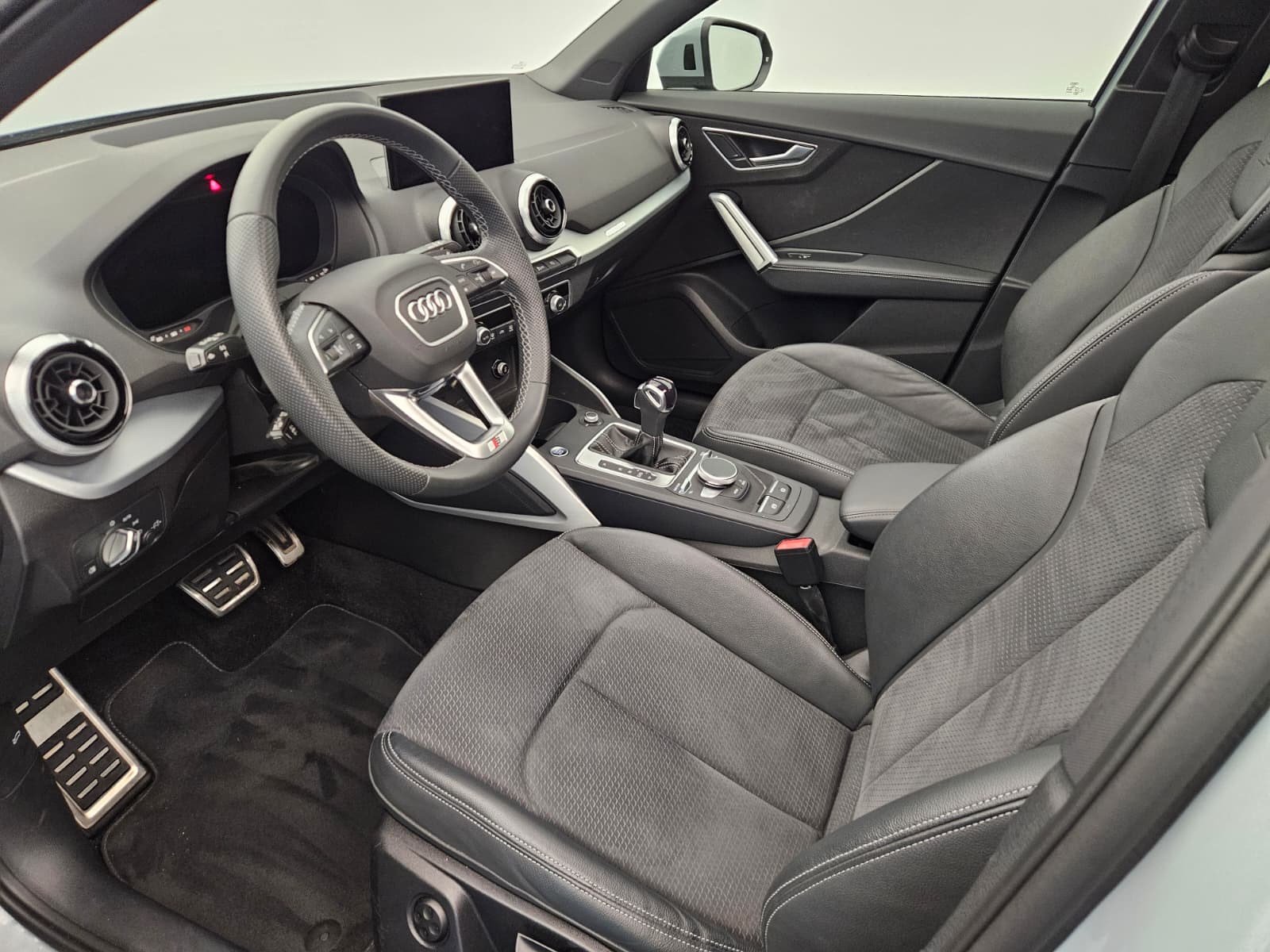 AUDI Q2 40 TFSI S line Attraction quattro S-tronic-image-10
