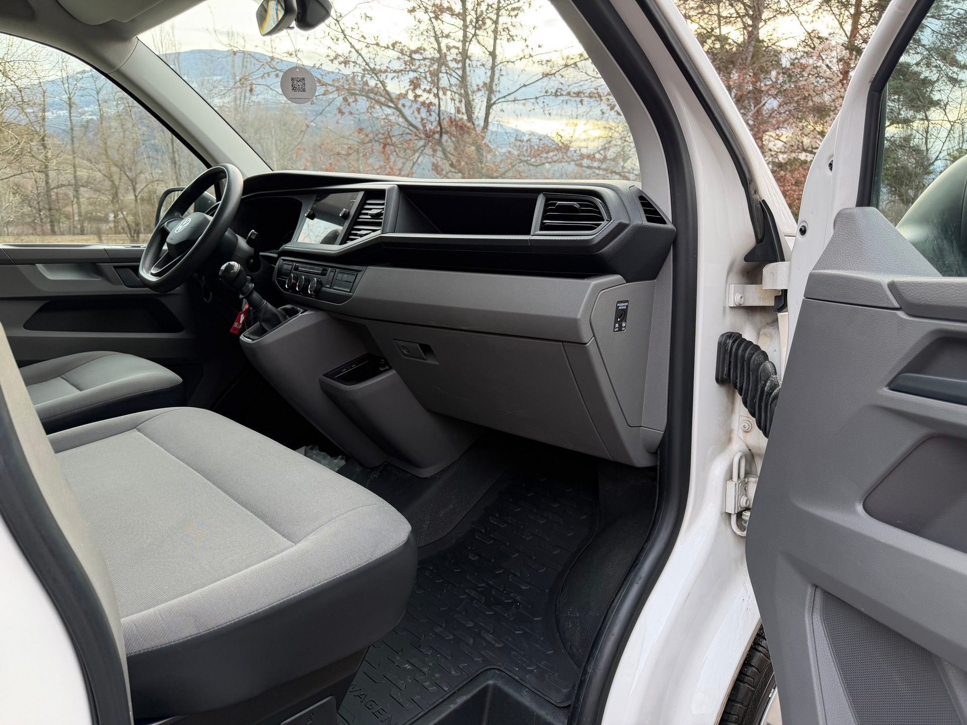 VW T6.1 2.0 TDI Entry-image-16